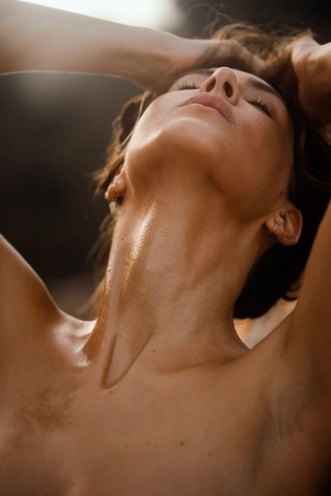 8 Ways To Tighten & Smooth Your Neck